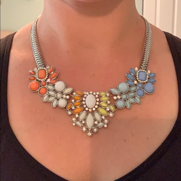 💎 Beautiful, Colorful Statement Necklace 💎 - Picture 4 of 4
